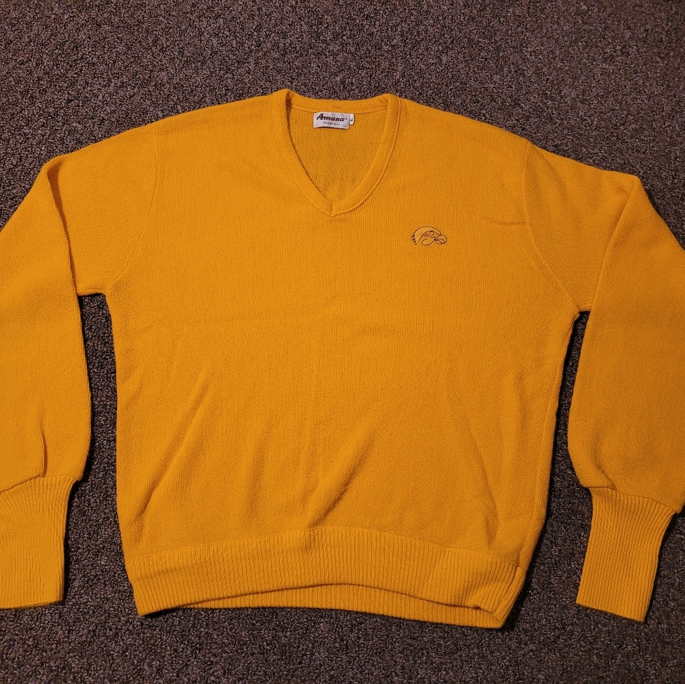 Amana Woolen Mills Gold Iowa Hawkeye  V Neck Sweater